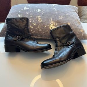 Frye Lynn Leather Booties  size 7.5 dark brown